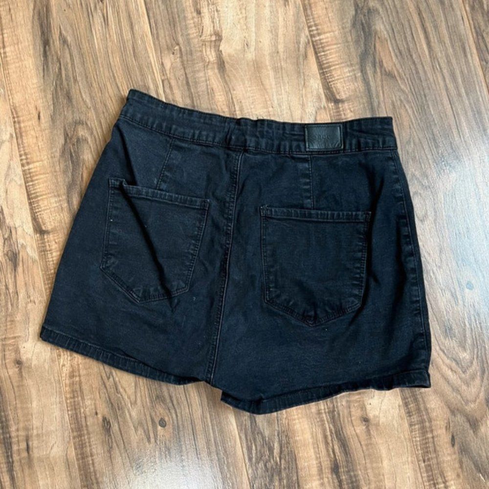 BDG size 29 denim shorts - Picture 2 of 5